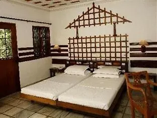 Hotel Ambadi Thekkady