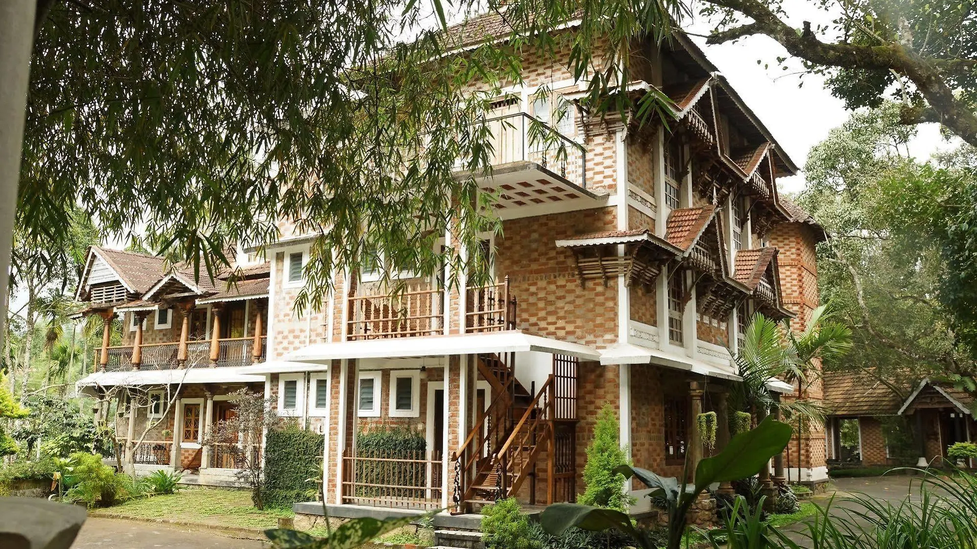 Hotel Ambadi Thekkady