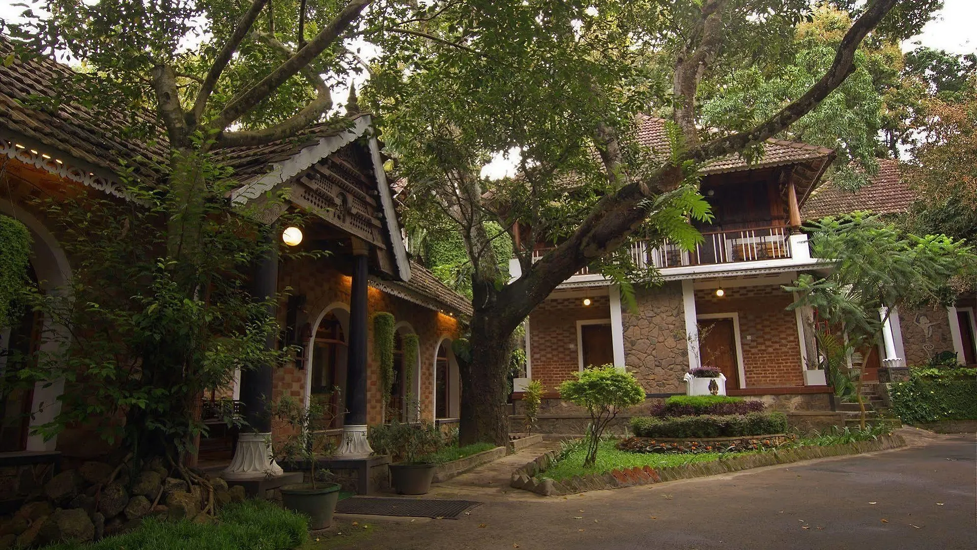 Hotel Ambadi Thekkady