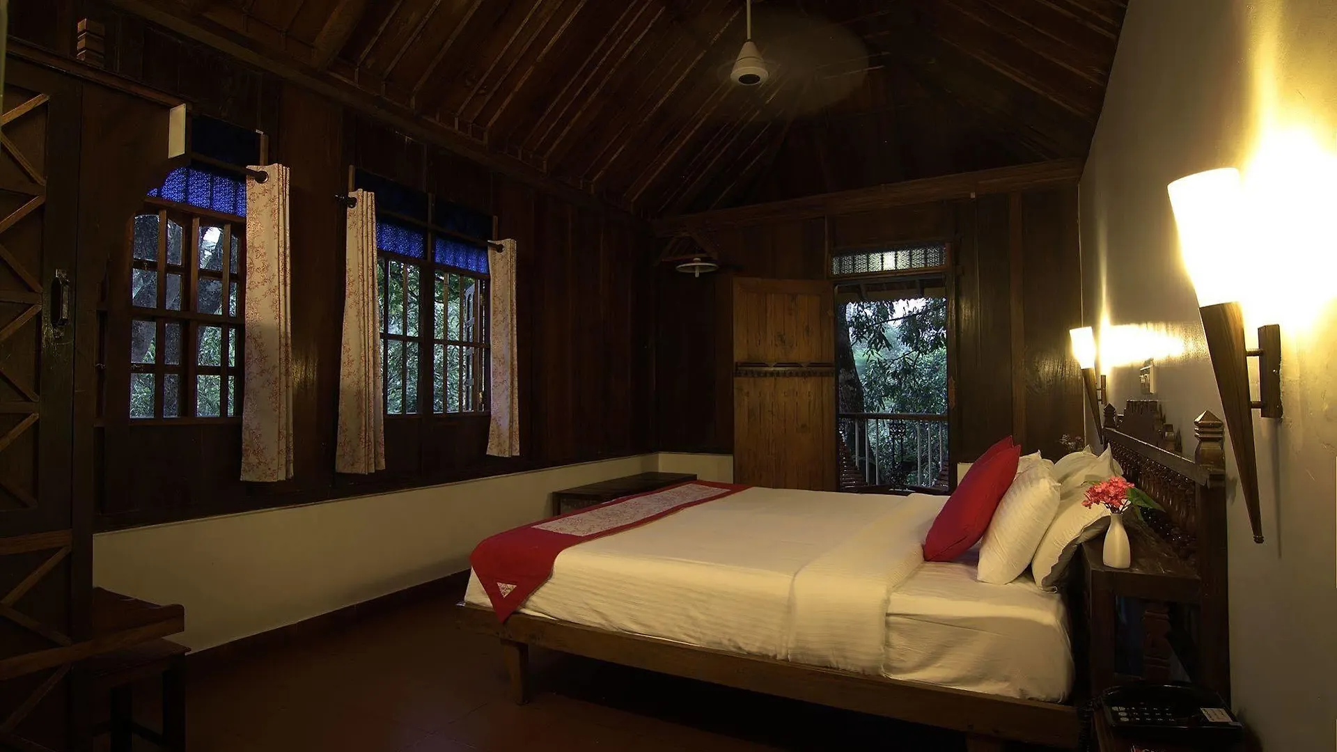 Hotel Ambadi Thekkady